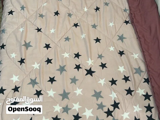 لحاف بولستر صيفي دبل فيس مفرد وبزبط مفرد ونص بحاله ممتازه