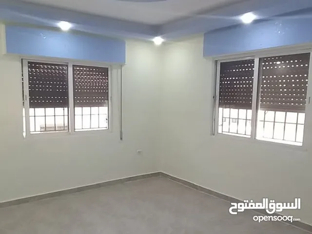 شقه فارغه سوبر ديلوكس مساحة 170 متر ط3 فني مصعد غرب دوار العيادات