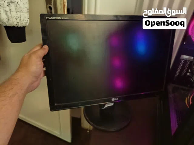 شاشتين ومواس وكيبورد RGB