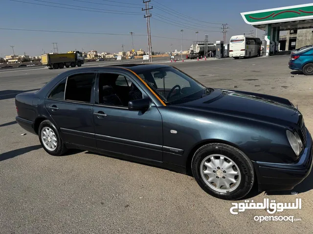 للبيع او للبدل على احدث مرسيدس قرش ونص قير عادي موديل 2000