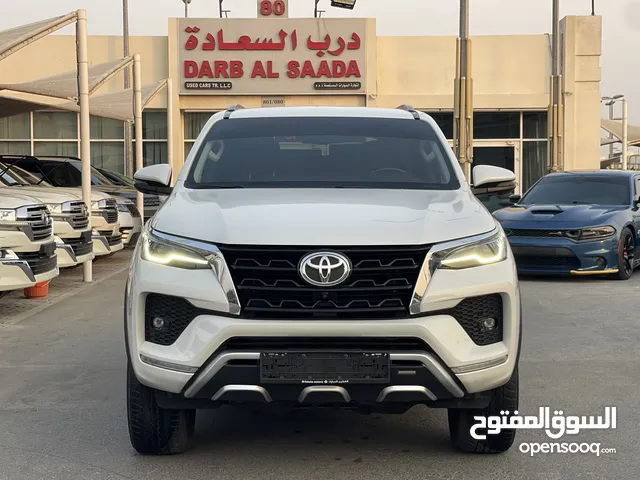 تويوتا فورتشنر 2023 خليجي VXR سته سلندر فول اوبشن خمس كيميرات مثبت سرعه دفلوك بحاله ممتازه