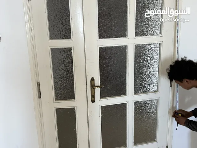 ابواب خشب وبي في سي نوافد بي في سي درابزين مستعمل بحاله ممتازه