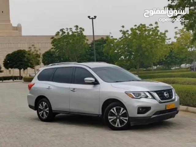 Used Nissan Pathfinder in Al Dakhiliya