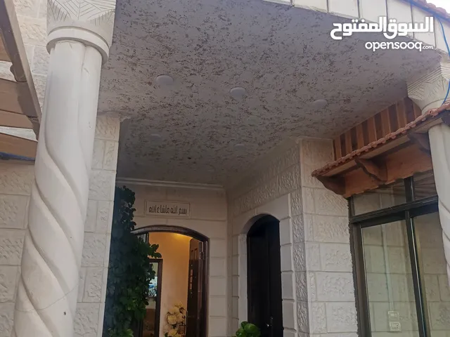 176 m2 More than 6 bedrooms Townhouse for Sale in Salt Other