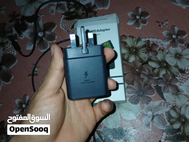 للبيع شاحنه مع الكيبل جديده غير مستخدم نوع سامسونك 45 واط