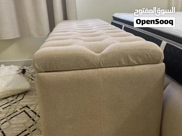 سرير مع دوشق فندقي بطبقة راحه