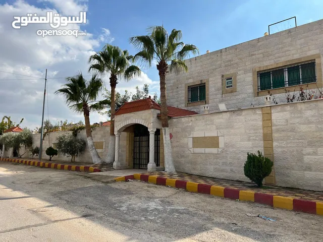280 m2 5 Bedrooms Townhouse for Sale in Salt Zay