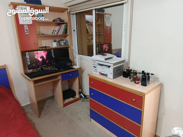 اثاث غرفة نوم تخت و كمودينا و وحدة ادراج و مكتب