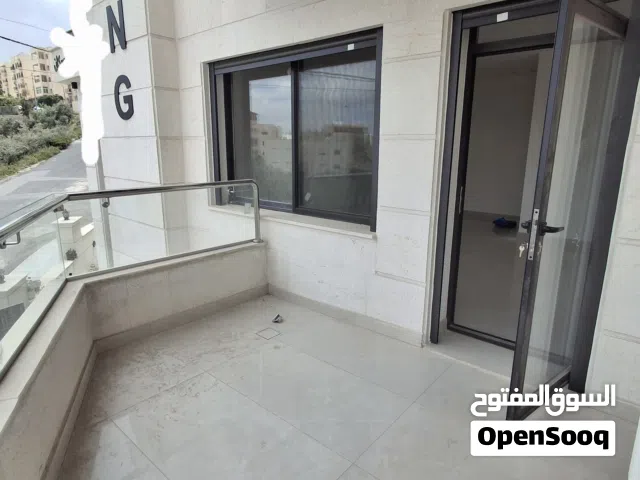 في الجبيهة 183م مع بلكونه واسعه