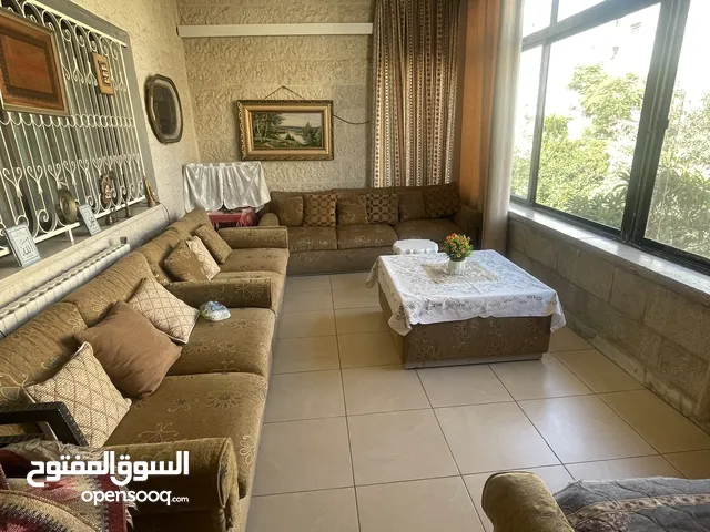 طقم كتب 8 مقاعد مع طاولة منتصف مستخدم بحالة جيدة .. ممكن يركب على شكل L..  لغرفة المعيشة او الصالة