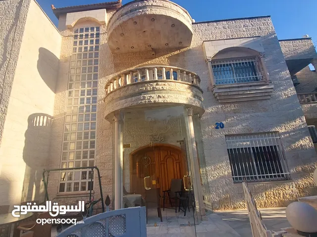 470 m2 4 Bedrooms Villa for Sale in Amman Umm Zuwaytinah