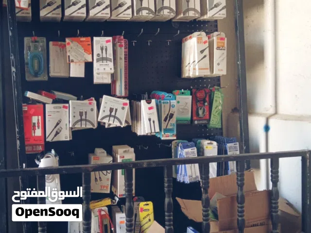 متوفر بضاعه محل  (خلويات) وصلات، شواحن سماعات كل شي للبيع مع ستاند  عدد 2  طبعا 90% بضاعه ماركات نخب