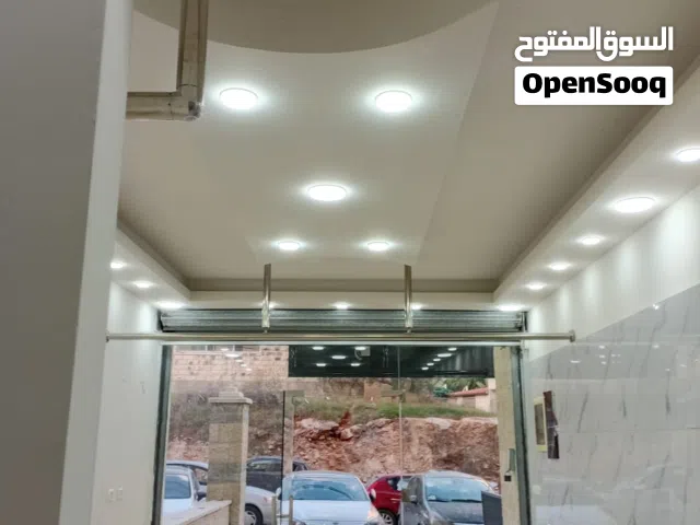 محل تجاري واسع للإيجار في موقع استراتيجي وحيوي