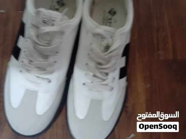 حذاء نمره 42 بحاله ممتازه جدا