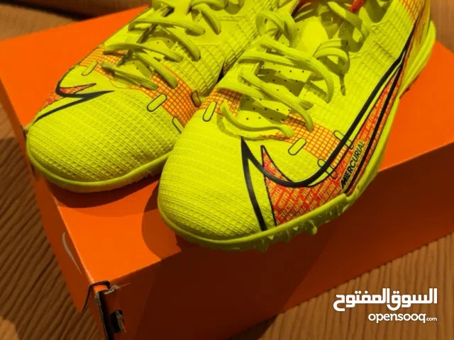 Nike football shoes yellow size 37