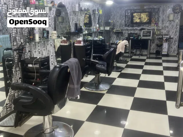 صالون حلاقة رجالي للبيع في الجبيهه شارع البلدية