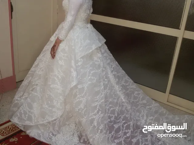 فستان زفاف مستعمل مره واحده للبيع