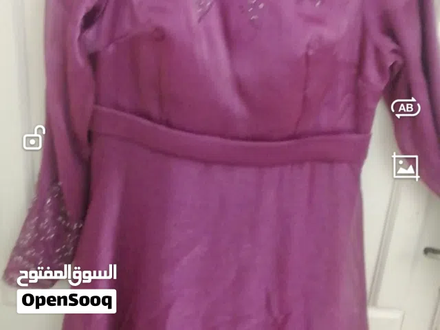 فساتين خطبة وسهر جديد غير مستعملة. وثقيلة