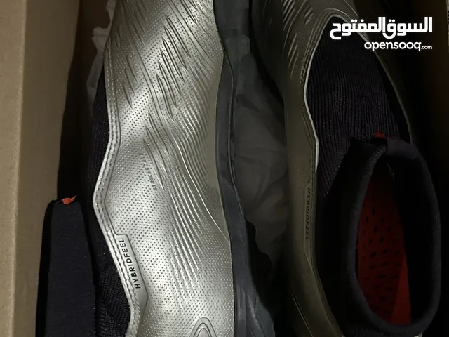 جزمة اديداس