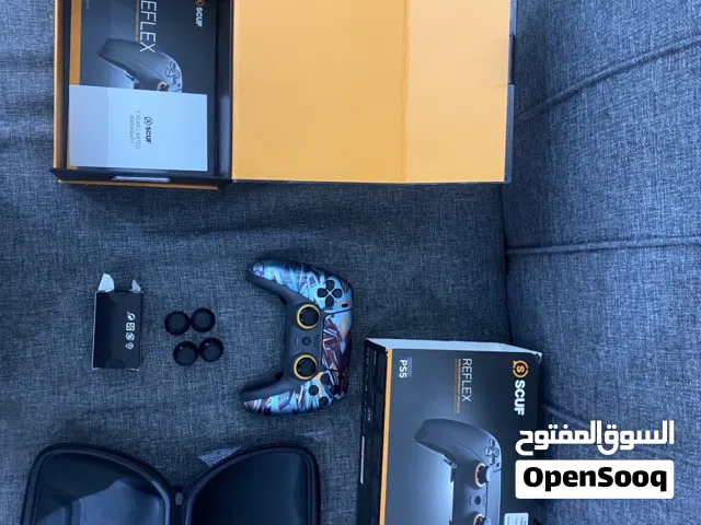 يدة scuf للقيمرز مع كل مستلزماتها يجي معاها بوكس و شنطة صغيره حقت اليدة و اربع قيور للتبديل
