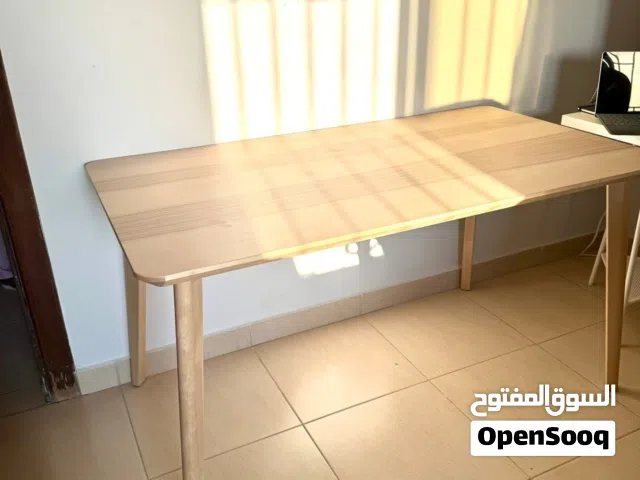 طاولة ايكيا جديدة غير مستعملة للبيع 100 دينار
