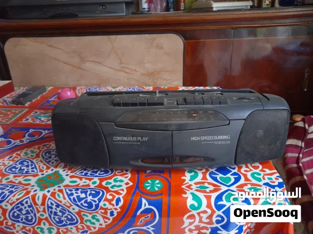 راديو كاسيت 2 باب  يعمل بكفاءة   . وصوت ستريو قوي.