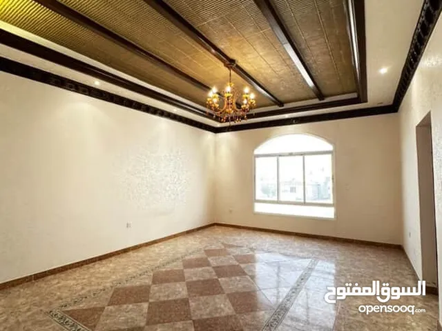 فيلا راقية بنظام أجنبي للبيع في الحيل الجنوبية