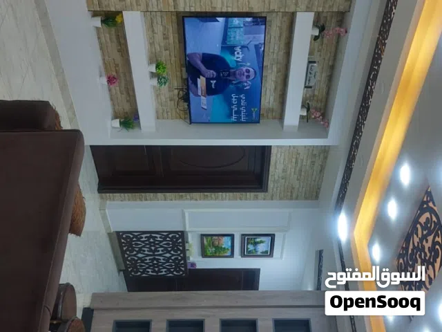 مزرعة وبيت مستقل طابقين