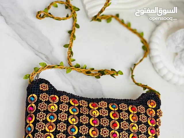 حقائب نسائيه ملونه متوفر اجمل الحقائب لديناا