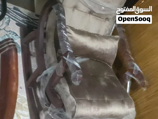 كرسي هزاز وشازلونج بشكل مودرن   كرسي هزاز مودرن خشب زان و تنجيد قماش قطيفة شياكة و فخامة