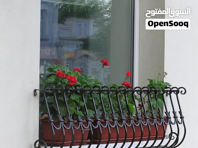 نقوم بجميع أنواع أعمال الحديد، من أبواب المنازل إلى النوافذ