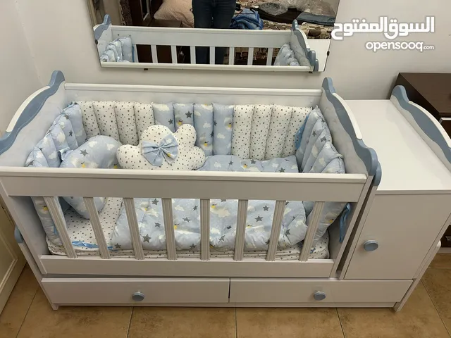 سرير بيبي ماركة BANANA التركيه هزاز قابل للتمدد لم يستخدم ابدا ولا يوجد اي خدوش