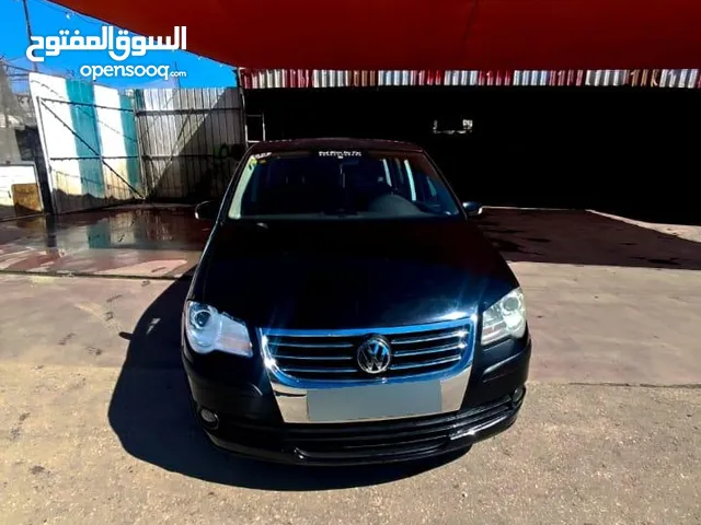 Used Volkswagen Touran in Hebron