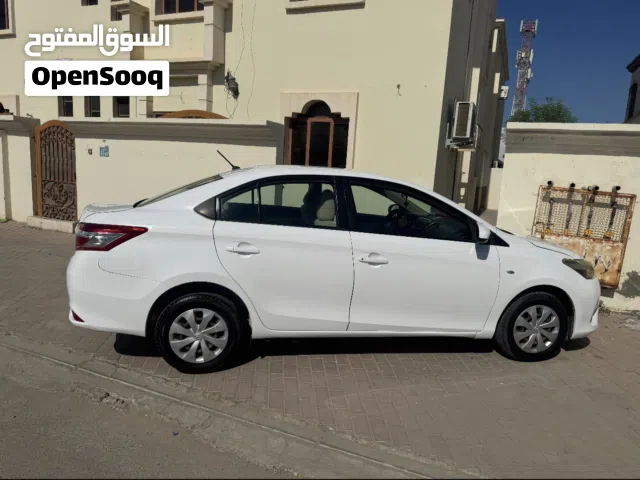 2017 تويوتا يارس E