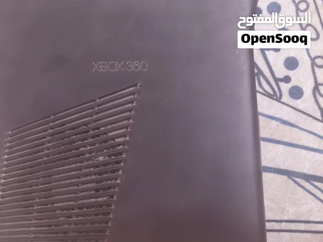 اكسبوكس360  استعمال نضيف مستخدم ومضموم   ويا يده وحده والعاب