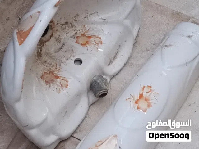 مغسلة سيراميك مستعملة نظيفة