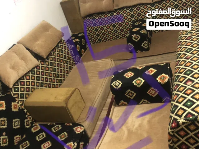 قعدة ارضية + عدد 2 دولاب كبد خزانة + خزانة متوسطة + مكتب طفل مع كرسي + كرسي مكتب متحرك حالة جيدة