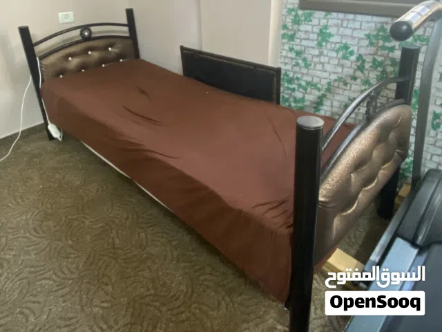 سريرين مع فرشات بحالة جيدة