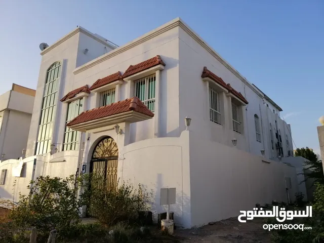 للبيع فيلا تجارية استثمارية من المالك