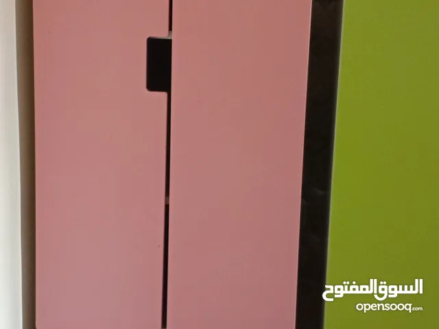 خزانة أطفال من ايكيا لون زهري ولون اخضرتم بيع الخزانه الخضراء المتبقيه الزهري