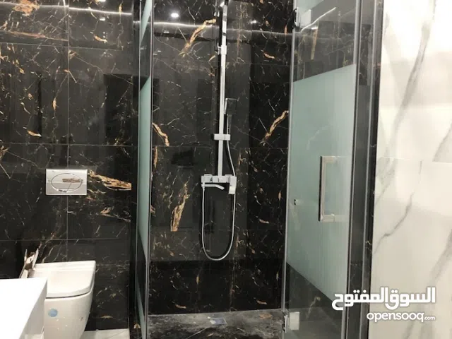 (حجيرللسيكوريت) زجاج سيكوريت:الأمان والأناقة في آن واحد لحماية فائقة ومظهر عصري. شاور بوكس _ بارتشن