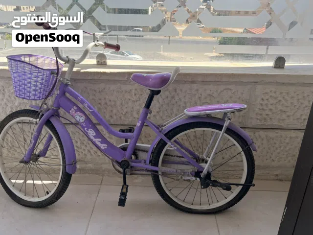 دراجة بنفسجية مع سلة أمامية للبيع – استعمال خفيف