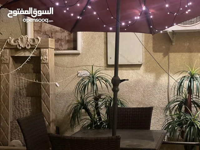 ميز و كراسي حديقه مع مظله