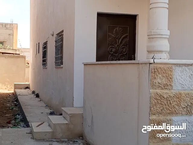 142 m2 More than 6 bedrooms Apartments for Sale in Zarqa Al Hashemieh