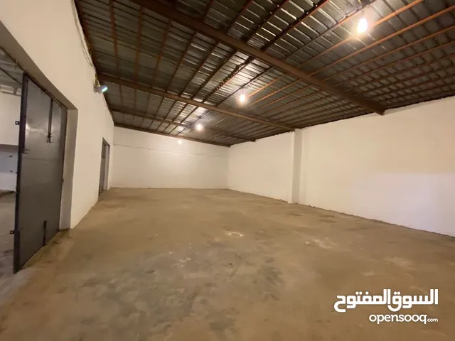 مخزن مساحته 600 متر في منطقة السراج