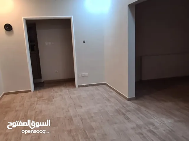 200 m2 3 Bedrooms Apartments for Rent in Central Governorate Jid Ali