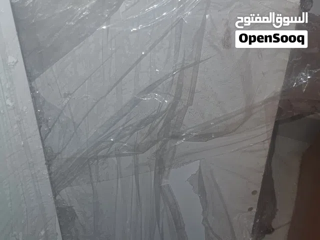 خشب خزانه  ابيض غلوسي مستعمل قيلا