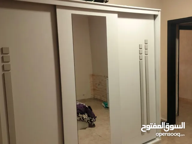 غرفة نوم كاملة مع فرشة بسعر مغري مع تختين