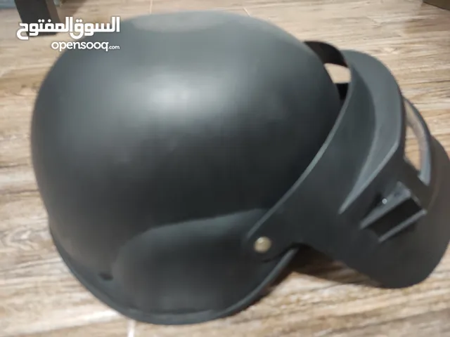 خوزة ببجي بلاستيكية بحالة ممتازة كالجديدة لونها اسود بشاشة بلاستيك شفافة puge helmet with belt .....