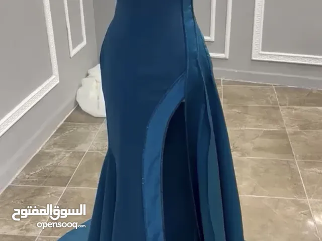 فستان مستعمل مره واحده فقط تصميم خاص ومميز لبناني